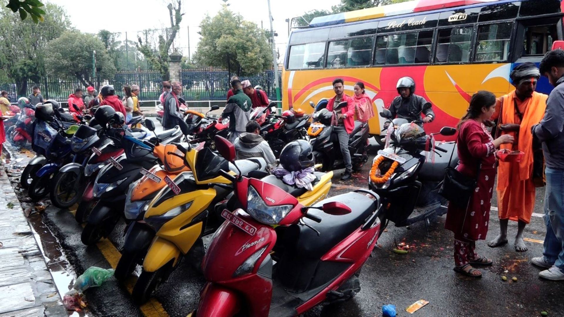 आज भद्रकाली मन्दिरमा सवारी साधन पूजा गर्नेको घुँइचो